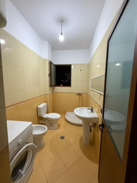 Tirane, jepet me qera apartament 1+1 Kati 3, 70 m² 430 € (21 Dhjetori (ixhinieria e ndertimit))