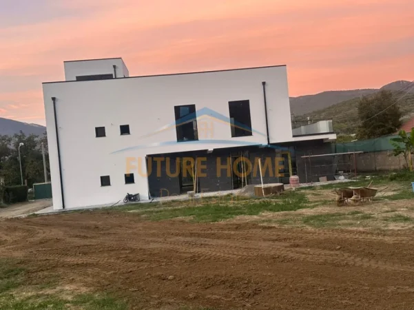 Tirane, jepet me qera toke , 3.600 m² (Berzhite)