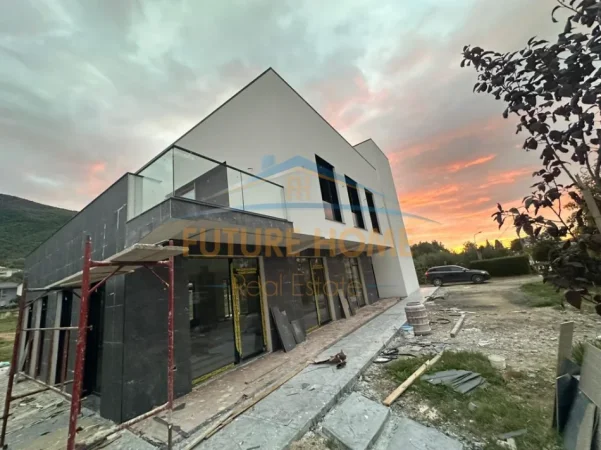 Tirane, jepet me qera toke , 3.600 m² (Berzhite)