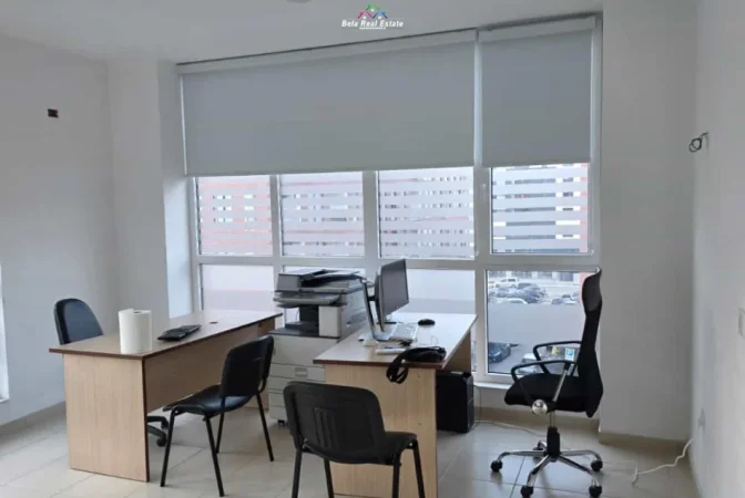 Tirane, jepet me qera zyre Kati 3, 60 m² 500 € (bulevardi i ri)