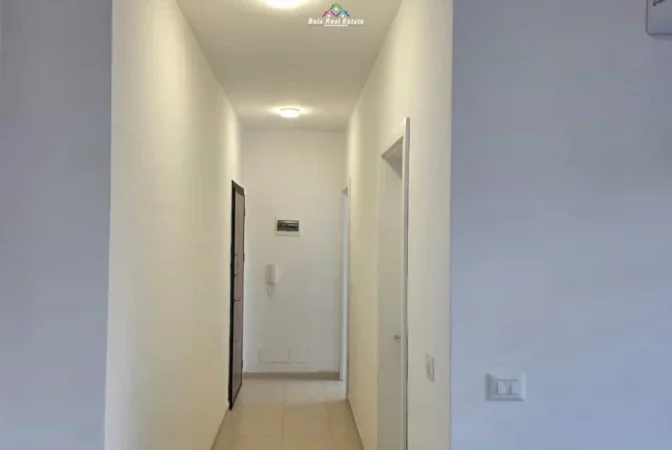 Tirane, jepet me qera zyre Kati 3, 60 m² 500 € (bulevardi i ri)