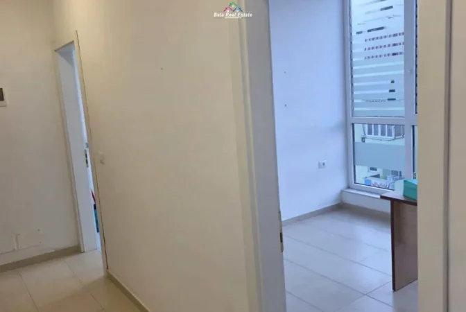 Tirane, jepet me qera zyre Kati 3, 60 m² 500 € (bulevardi i ri)