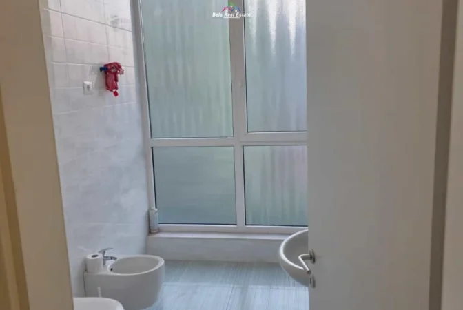 Tirane, jepet me qera zyre Kati 3, 60 m² 500 € (bulevardi i ri)