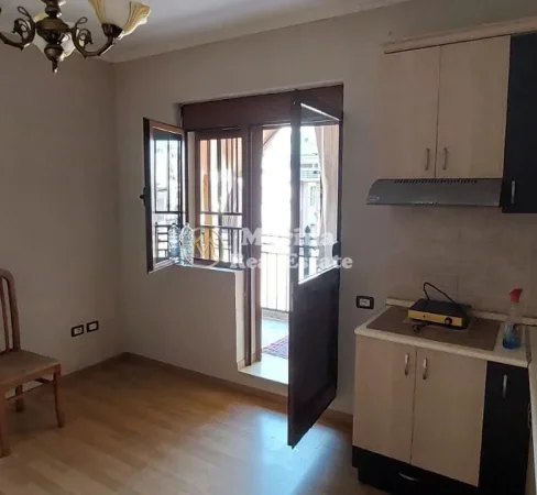 Tirane, jepet me qera apartament 1+1 Kati 6, 60 m² 400 € (Pazari i Ri)