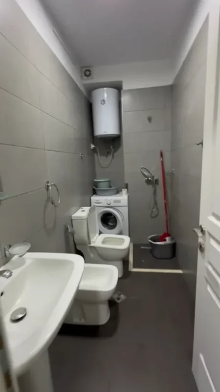 Tirane, jepet me qera 1+1 Kati 4, 60 m² 500 € 