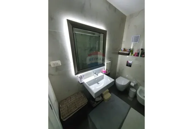 Tirane, jepet me qera apartament 2+1+Aneks+Ballkon Kati 2, 150 m² 1.900 € (Rruga e Kosovareve)