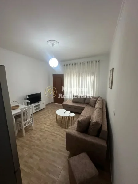 Tirane, jepet me qera shtepi 1+1 Kati 2, 70 m² 320 € (Allias)