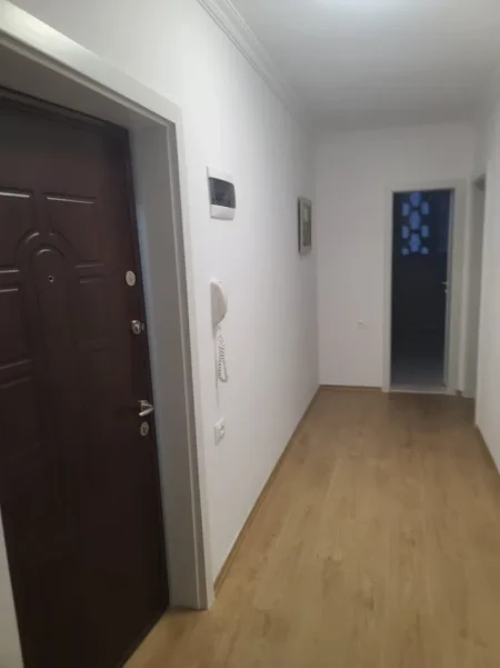 Tirane, jepet me qera zyre Kati 3, 90 m² 1.200 € (Qender)