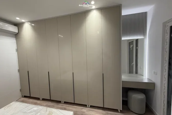 Tirane, jepet me qera apartament 1+1+Ballkon Kati 2, 81 m² 730 € (5 maji)