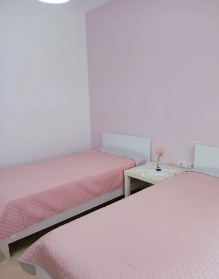 Tirane, jepet me qera apartament 2+1 Kati 2, 97 m² 520 € (Fresku)