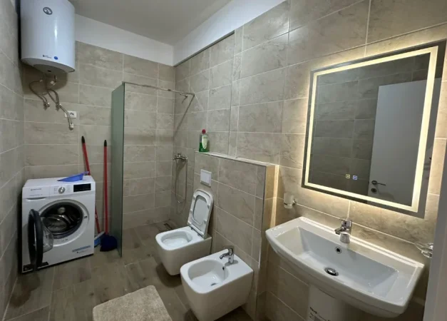 Tirane, jepet me qera apartament 2+1 , 100 m² 800 € (Liqeni i Thatë)