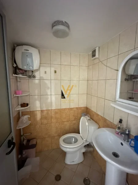 Tirane, jepet me qera zyre Kati 0, 21 m² 470 € (RRUGA ISLAM ALLA)