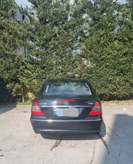 Tirane, shitet makine Benz Nafte, e zeze automatik Kondicioner 298.000 km 4.200 €