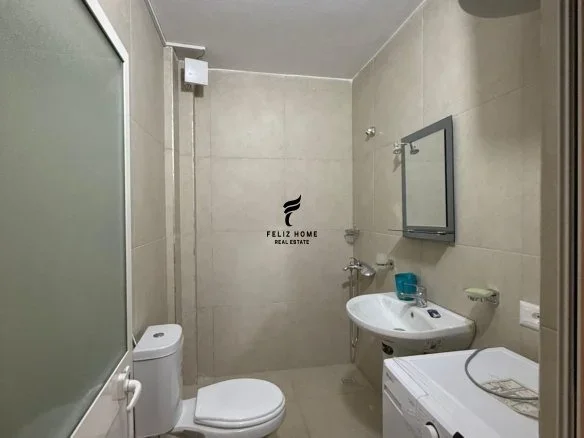 Tirane, jepet me qera apartament 2+1+Ballkon Kati 2, 70 m² 650 € (SELVIA)