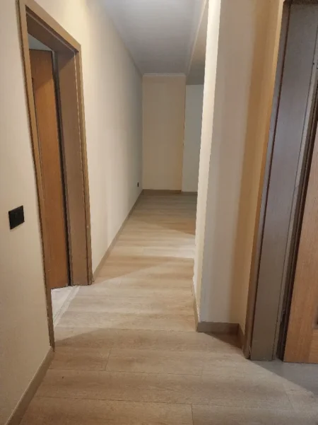 Tirane, jepet me qera apartament 2+1 Kati 4, 100 m² 1.000 € 