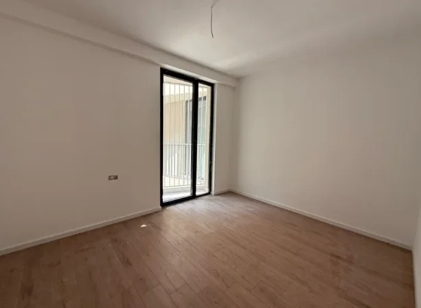 Tirane, jepet me qera zyre Kati 9, 116 m² 900 € 