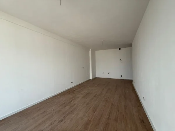 Tirane, jepet me qera zyre Kati 9, 116 m² 900 € 
