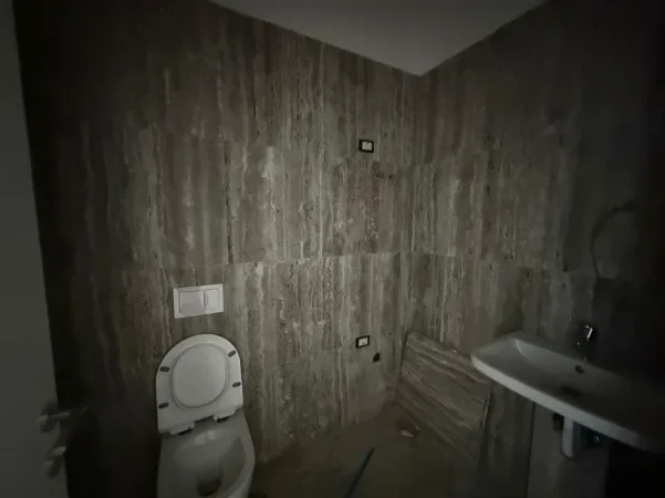 Tirane, jepet me qera zyre Kati 9, 116 m² 900 € 