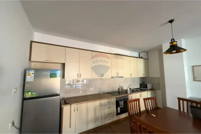 Tirane, jepet me qera apartament 2+1+Ballkon Kati 2, 120 m² 1.050 € (Kompleksi DELIORGJI)