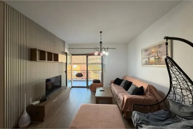 Tirane, jepet me qera apartament 2+1+Ballkon Kati 2, 120 m² 1.050 € (Kompleksi DELIORGJI)
