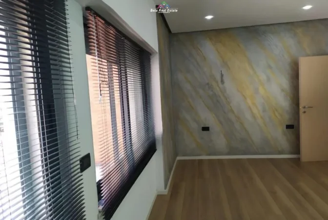 Tirane, jepet me qera zyre Kati 3, 80 m² 990 € (blloku)