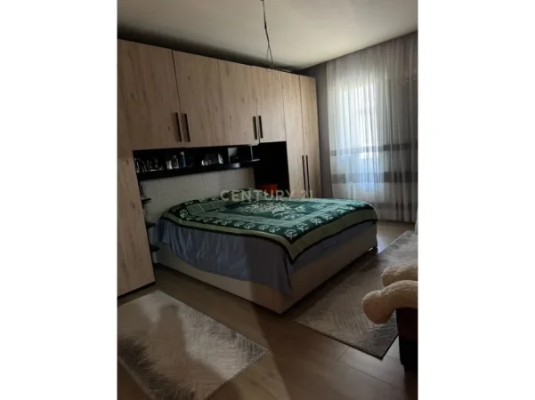Tirane, shitet apartament duplex 3+1 Kati 5, 235 m² 400.000 € (Kryqezimi i 21 Dhjetorit)