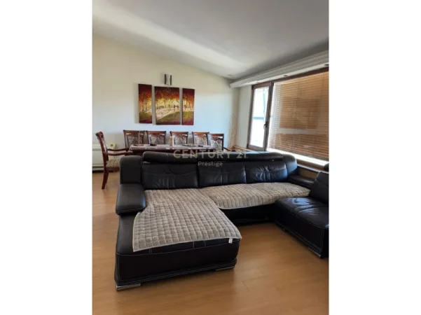 Tirane, shitet apartament duplex 3+1 Kati 5, 235 m² 400.000 € (Kryqezimi i 21 Dhjetorit)