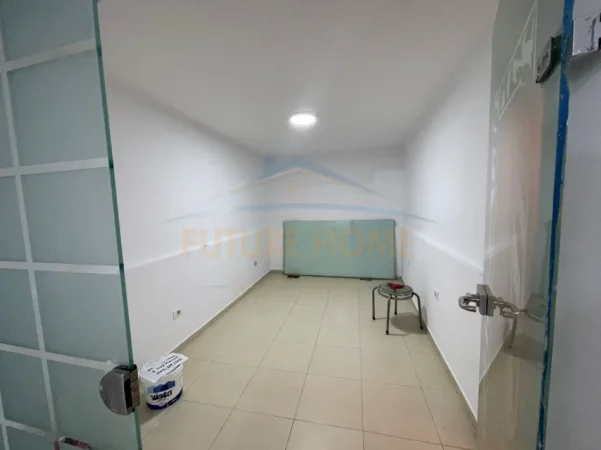 Tirane, jepet me qera ambjent biznesi Kati 0, 50 m² 520 € (RRUGA FORTUZI)