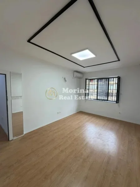 Tirane, jepet me qera ambjent biznesi Kati 1, 50 m² 650 € (Zogu i ZI)