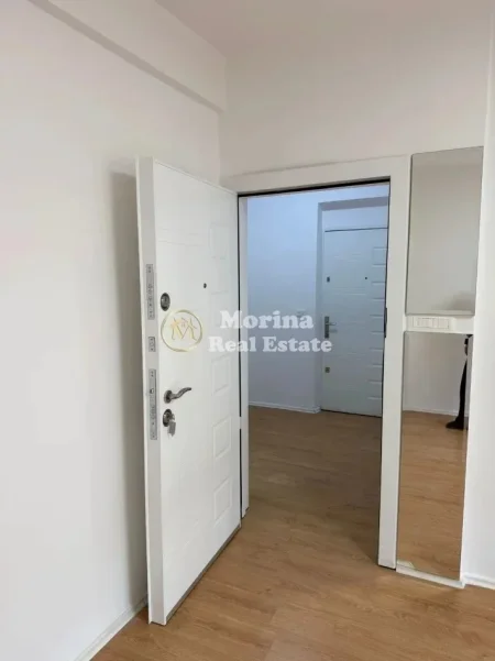 Tirane, jepet me qera ambjent biznesi Kati 1, 50 m² 650 € (Zogu i ZI)