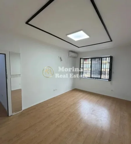 Tirane, jepet me qera ambjent biznesi Kati 1, 50 m² 650 € (Zogu i ZI)
