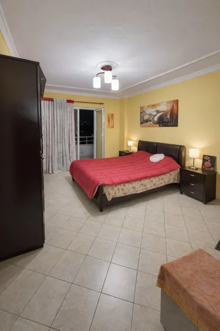 Tirane, jepet me qera apartament 2+1 Kati 5, 120 m² 500 € 