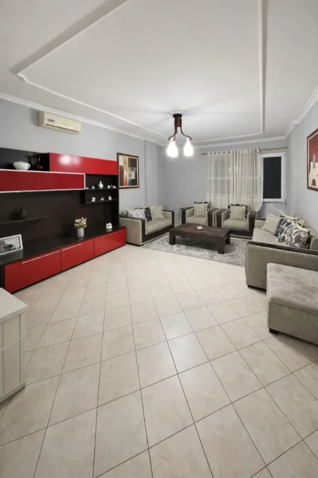 Tirane, jepet me qera apartament 2+1 Kati 5, 120 m² 500 € 