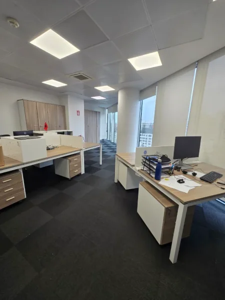 Tirane, jepet me qera zyre Kati 8, 770 m² 17.700 € (RRUGA MUHAMED GJOLLESHA)