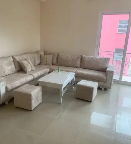 Tirane, jepet me qera apartament 2+1 Kati 3, 85 m² 450 € (Shkolla e Bashkuar)