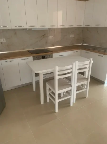 Tirane, jepet me qera apartament 2+1 Kati 3, 85 m² 450 € (Shkolla e Bashkuar)