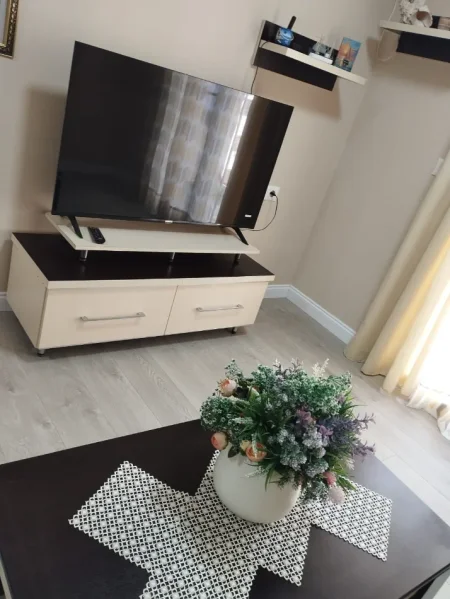 Tirane, jepet me qera apartament 1+1 Kati 4, 60 m² 500 € (Condor Centre)