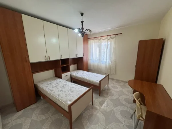 Tirane, jepet me qera apartament 2+1 Kati 3, 