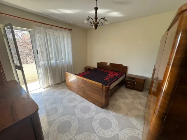 Tirane, jepet me qera apartament 2+1 Kati 3, 
