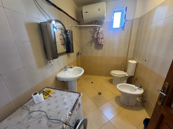 Tirane, jepet me qera apartament 2+1 Kati 3, 