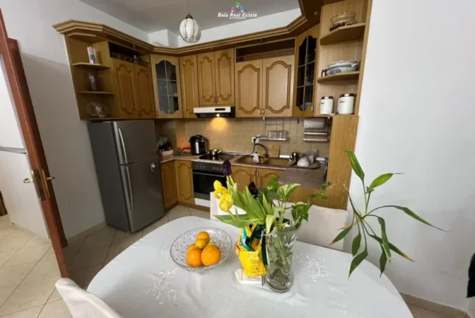 Tirane, jepet me qera apartament 3+1+Ballkon Kati 5, 130 m² 780 € (kompleksi panorama)