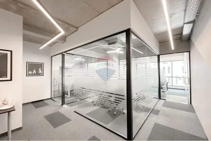 Tirane, jepet me qera ambjent biznesi Kati 1, 158 m² 2.200 € (rruga e kosovareve)