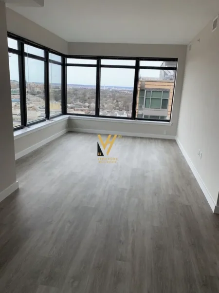 Tirane, jepet me qera ambjent biznesi Kati 1, 97 m² 720 € (YZBERISHT)