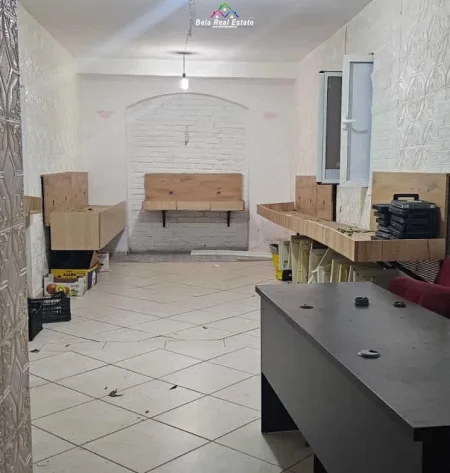 Tirane, jepet me qera dyqan Kati 1, 50 m² 520 € (muhamed gjollesha)