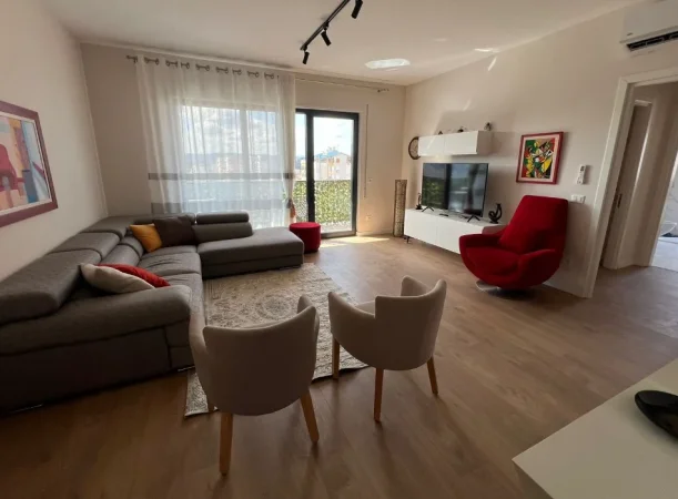 Tirane, jepet me qera apartament 2+1 , 104 m² 1.100 € 