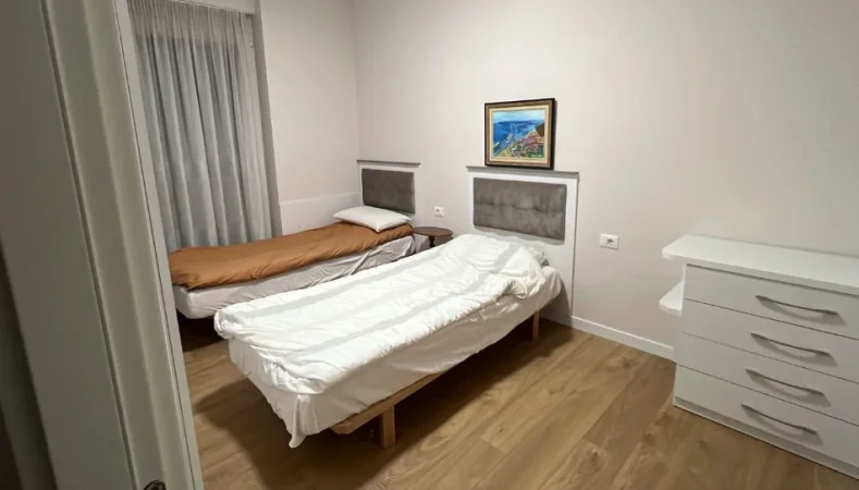 Tirane, jepet me qera apartament 2+1 , 104 m² 1.100 € 