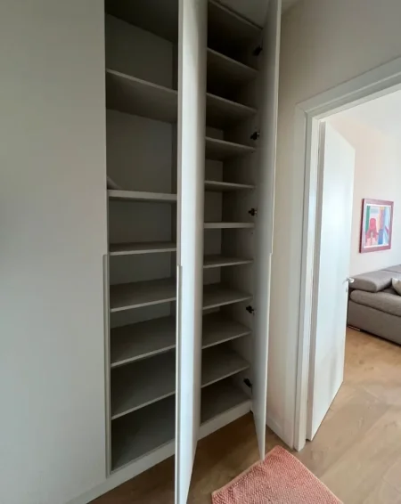 Tirane, jepet me qera apartament 2+1 , 104 m² 1.100 € 