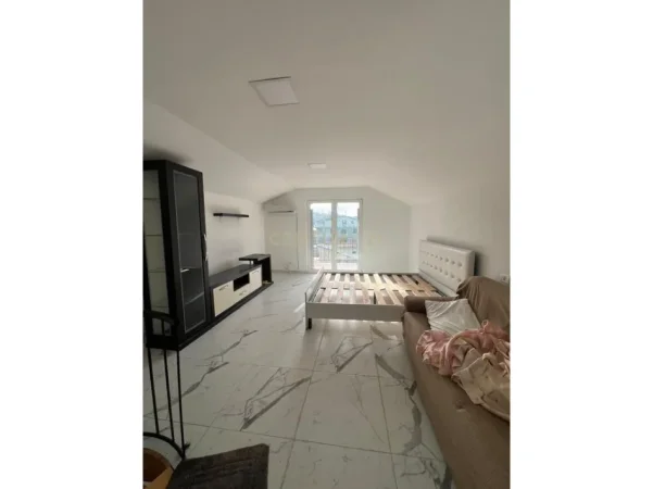 Durres, jepet me qera shtepi 2+1 , 301 m² 500 € 