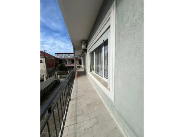 Durres, jepet me qera shtepi 2+1 , 301 m² 500 € 