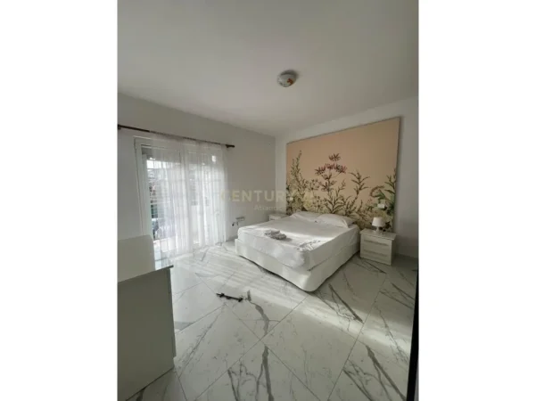 Durres, jepet me qera shtepi 2+1 , 301 m² 500 € 